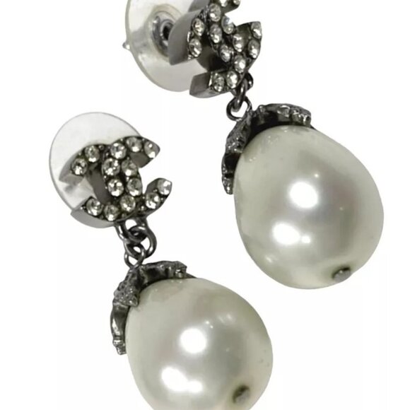 CHANEL CC Logos Rhinestone Pearl Drop Stud Earrings Silver Tone 08A Auth - Picture 1 of 9